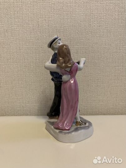 Фарфоровая статуэтка вальс