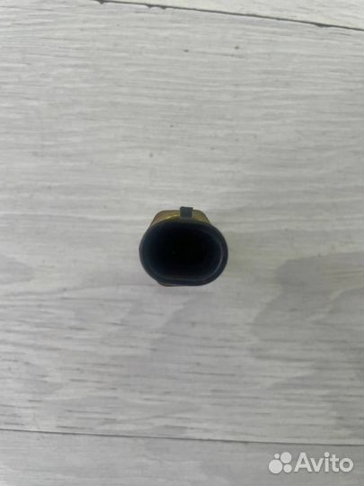 Датчик t-ры масла, охл.жидкости,топлива, воздуха