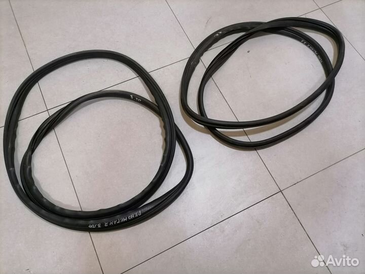 Уплотнитель двери задний Renault Megane II 2006г