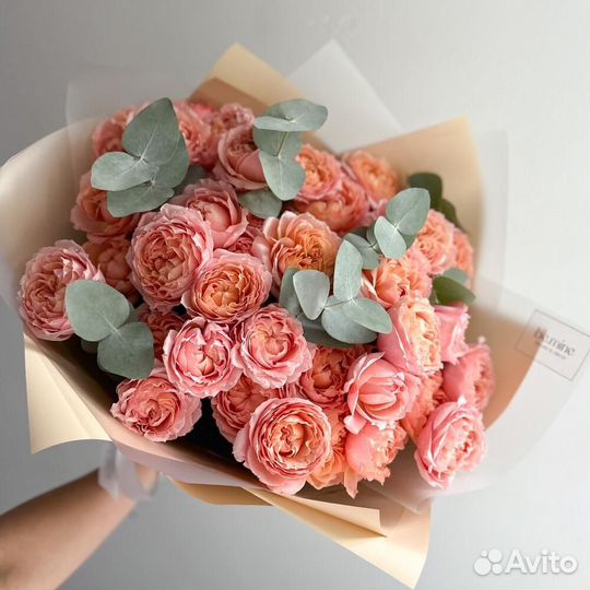 Пионовидные розы Джульетта с эвкалиптом