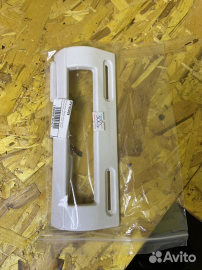 Ручка двери белая универсальная от 113мм до 160мм