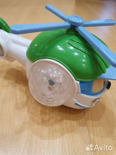 Вертолет игрушка