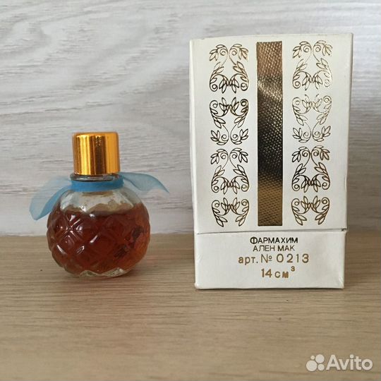 Винтажные духи СССР Сигнатюр, Болгария, коробка