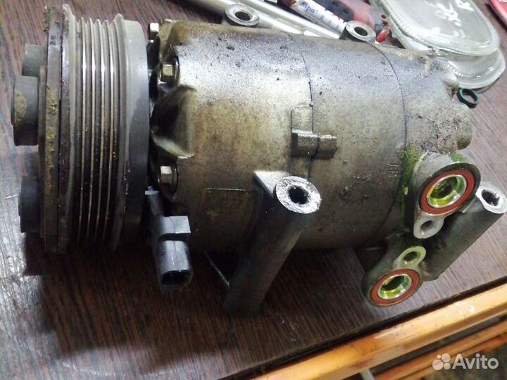 Компрессор кондиционера на Volvo S40 1,8 2,0 бензи