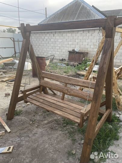 Садовые качели из дерева