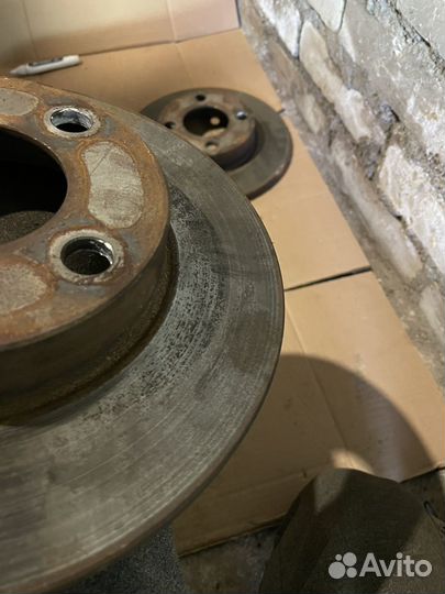 Диски тормозные передние Audi 80 B3