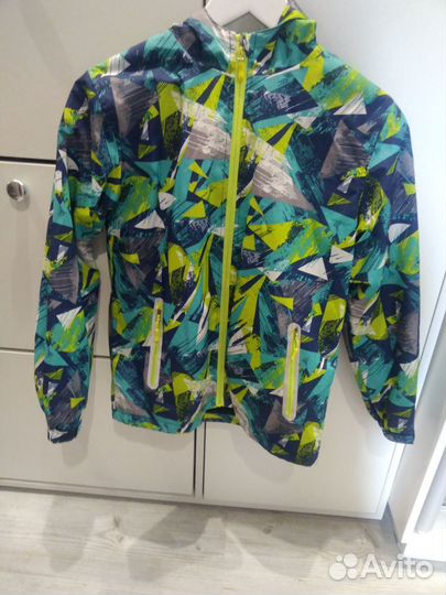 Продам детскую ветровку