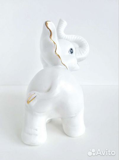 Фарфоровая статуэтка Слон позолота Китай