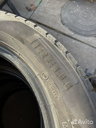 Pirelli Ice Asimmetrico Plus 215/60 R17