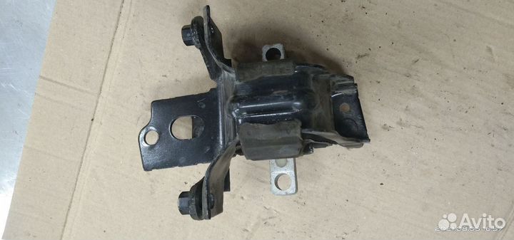 Опора кпп левая Skoda Rapid