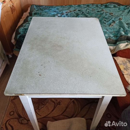 Стол кухонный