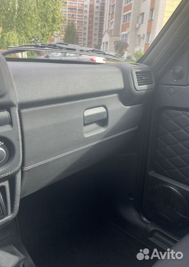 Крышка вещевого ящика в коже Нива Легенд