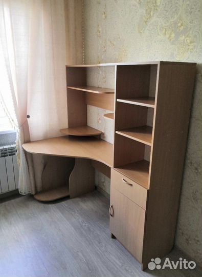 Угловой письменный стол