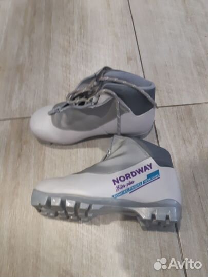 Продам лыжные ботинки