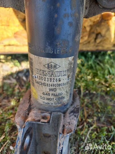 Стойка амортизатора Renault Megan3