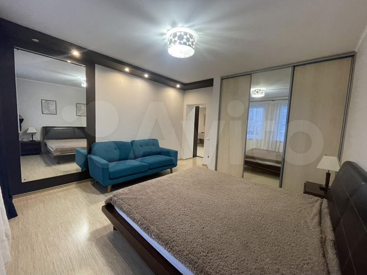 3-к. квартира, 100 м², 2/4 эт.