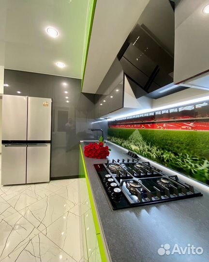 Кухня на заказ с доводчиками