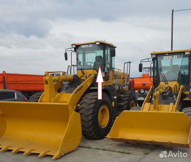 Погрузчик. Трактор