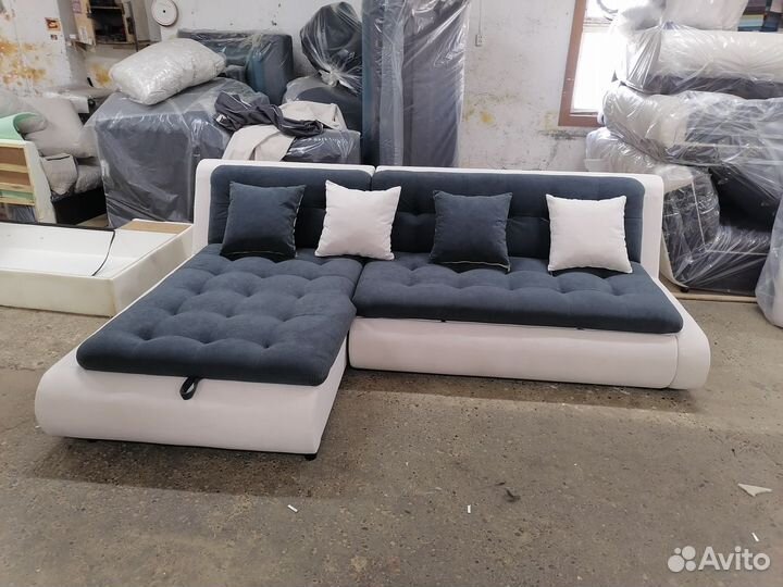 Большой угловой диван