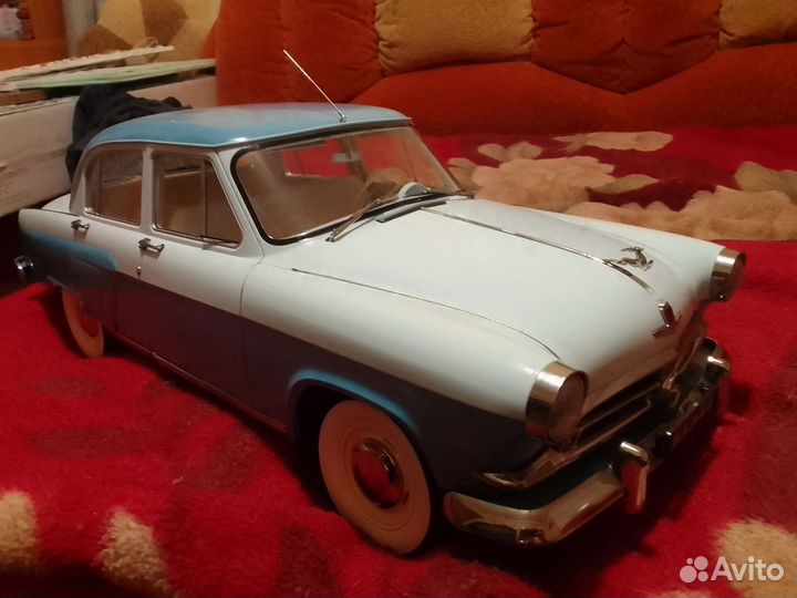 Модель автомобиля 1/8 Волга газ 21 м