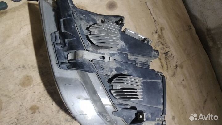 Фара передняя биксеноновая правая BMW F10