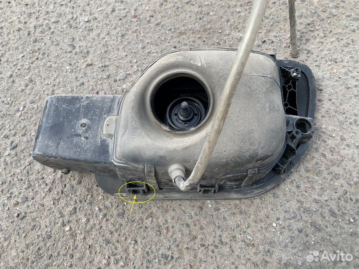 Ниша лючка бензобака Passat B8 универсал