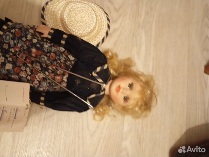 Кукла фарфоровая 1999