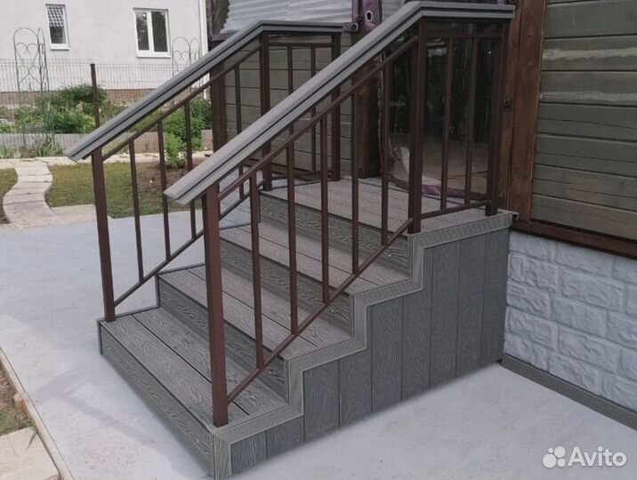 Уличная лестница из дпк на металлокаркасе