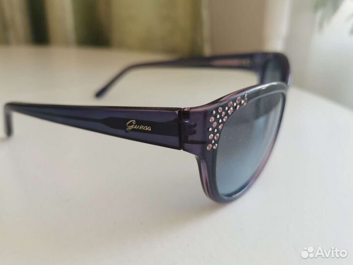 Солнечные очки Guess