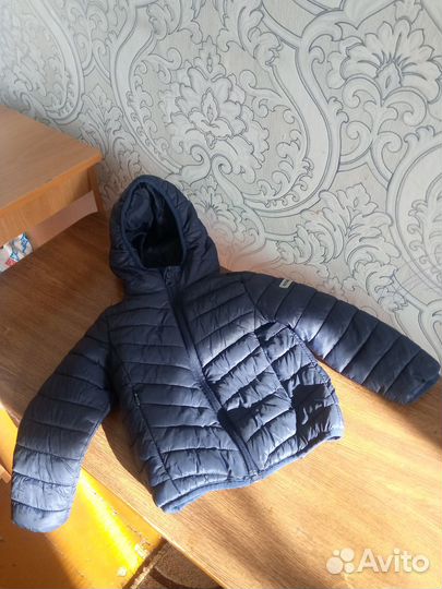 Продам куртку детскую