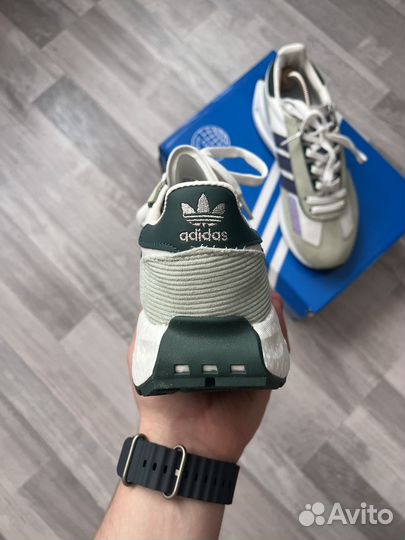 Кроссовки adidas retropy e5