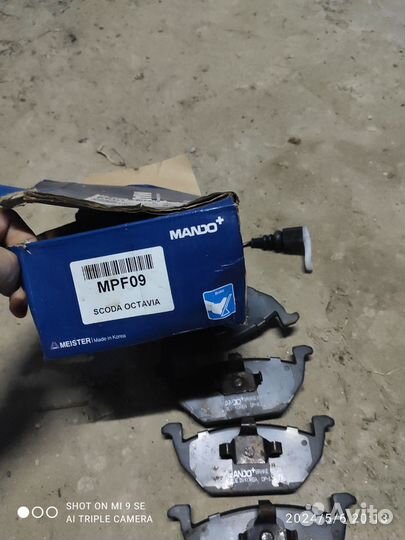 Тормозные колодки передние