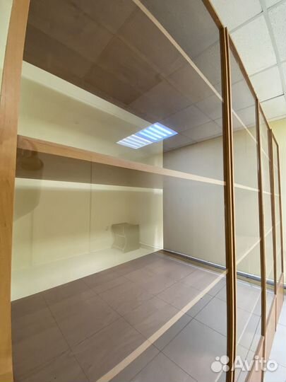 Витрины со стеклом(4штуки)в идеальном состоянии