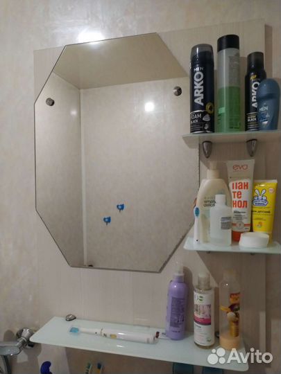 Зеркало в ванную с полочками