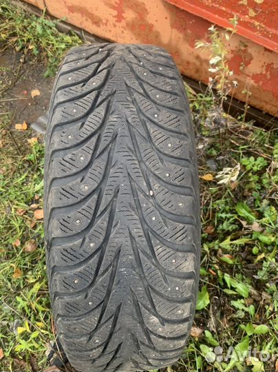 Yokohama Ice Guard Stud IG55 215/60 R17