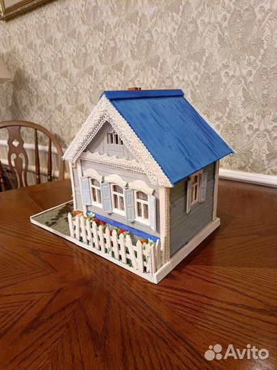 Интерьерный деревянный домик