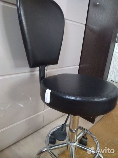 Кресло мастера маникюра