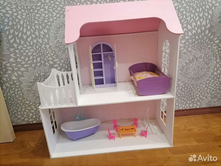 Кукольный домик с мебелью