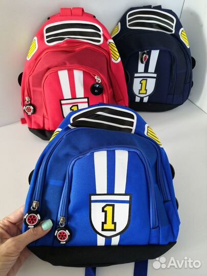Рюкзачек в виде машинки