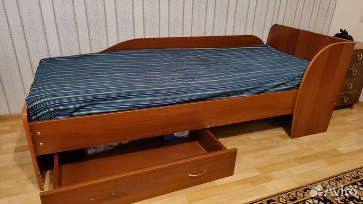 Кровать