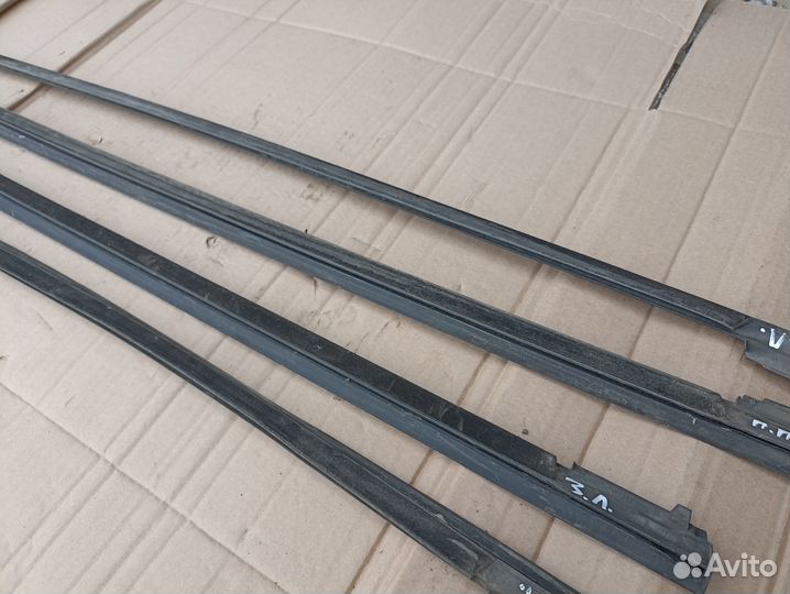 Молдинг стекла двери Ford C-Max 1