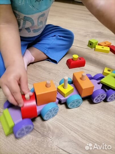 Паровозик деревянный