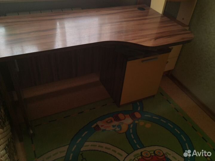 Угловой письменный стол для двоих