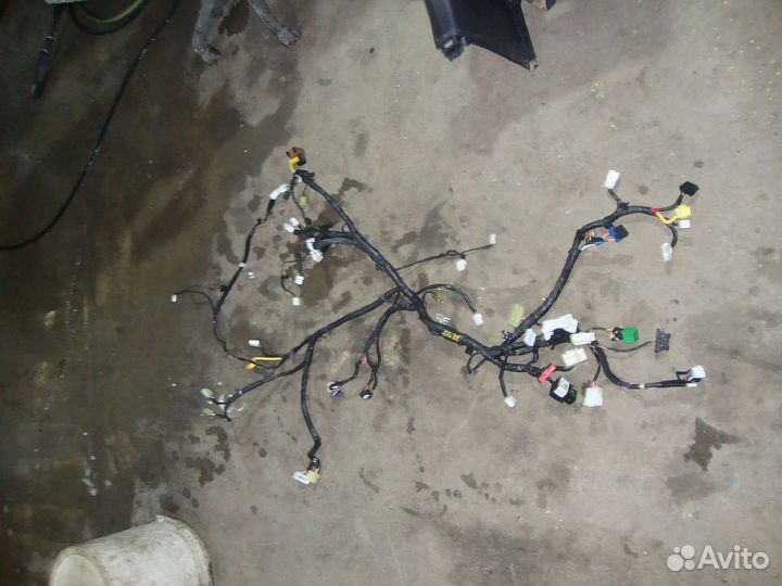 Проводка двери багажника Toyota Land Cruiser