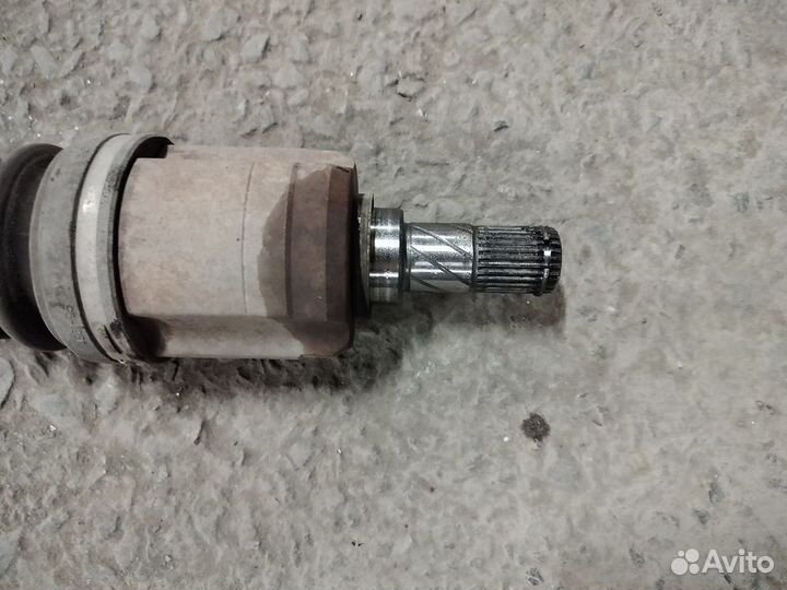 Nissan Qashqai Полуось передняя левая