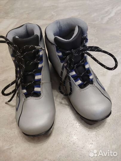 Лыжные ботинки размер 34