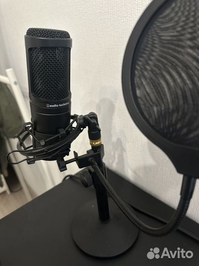 Студийный микрофон