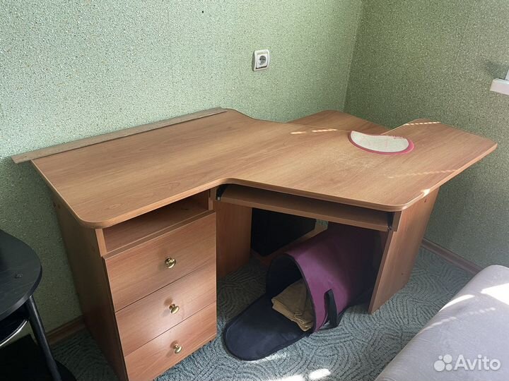 Письменный стол