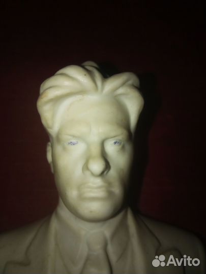 Бюст Маяковский (фарфор) 7 на 5 см
