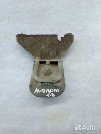 Кронштейн двигателя Audi 80 B3